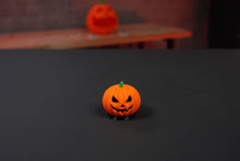 Lade das Bild in den Galerie-Viewer, Dartständer Kürbis