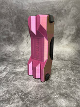 Load image into Gallery viewer, DIEVOLUTION DartCase 6.0 Shiny Uniques: Lila / Grün