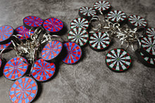 Lade das Bild in den Galerie-Viewer, Schlüsselanhänger Dartscheibe