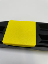 Load image into Gallery viewer, B-Ware DartCase 6.0 Schwarz/Gelb
