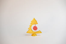 Load image into Gallery viewer, Weihnachtsbaum mit Kugel
